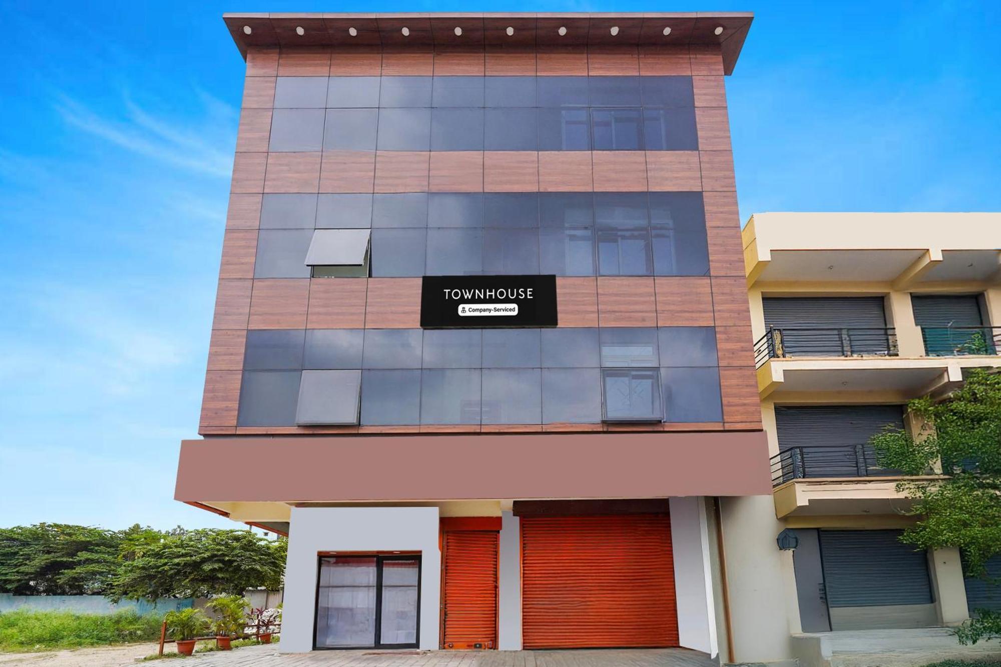 Townhouse Bidadi Formerly Royal Garuda Exteriér fotografie